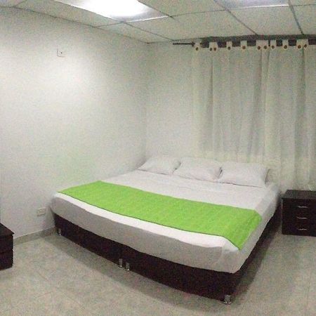 Hostal Deluxe Santander Манисалес Экстерьер фото