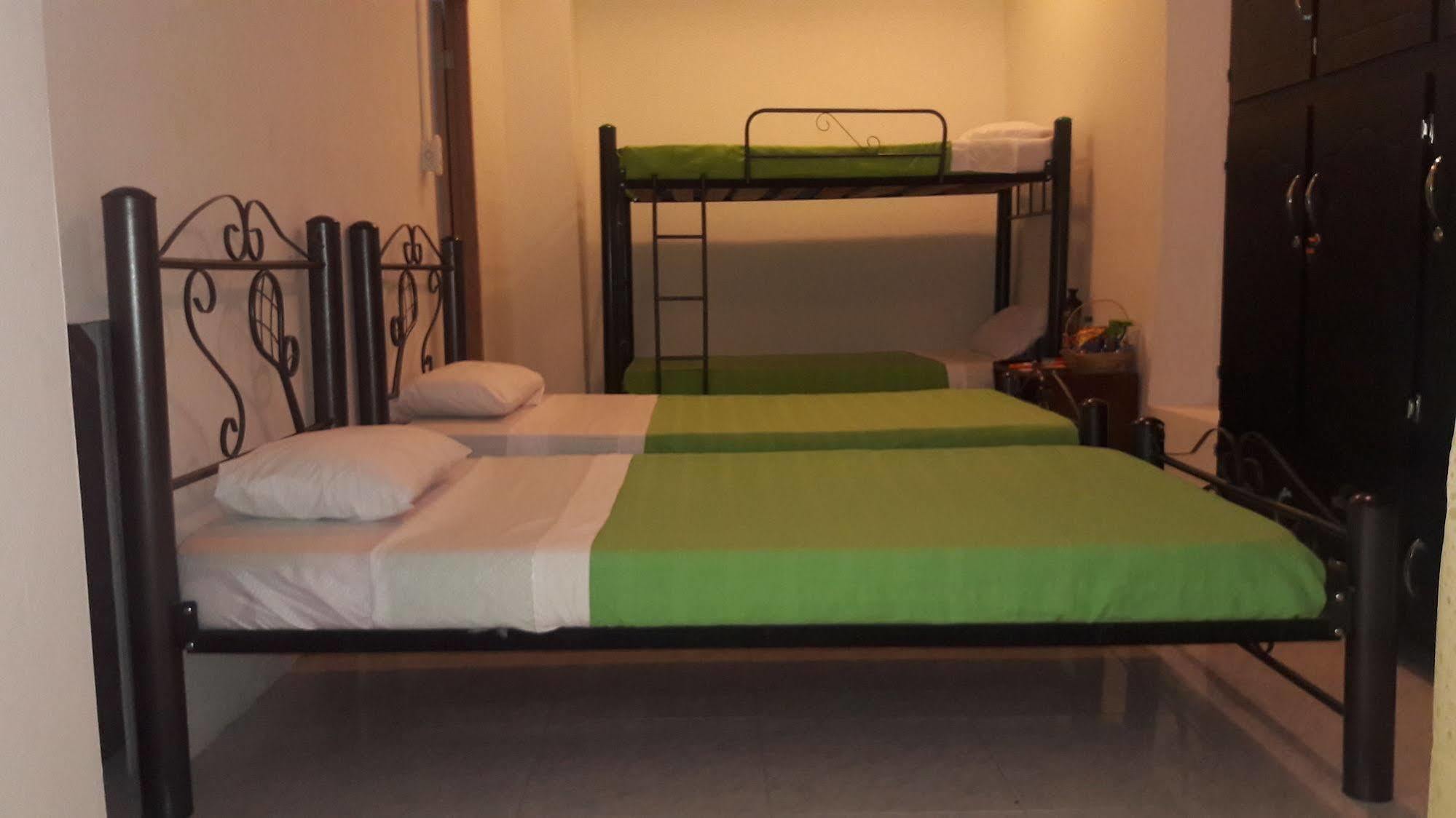 Hostal Deluxe Santander Манисалес Экстерьер фото