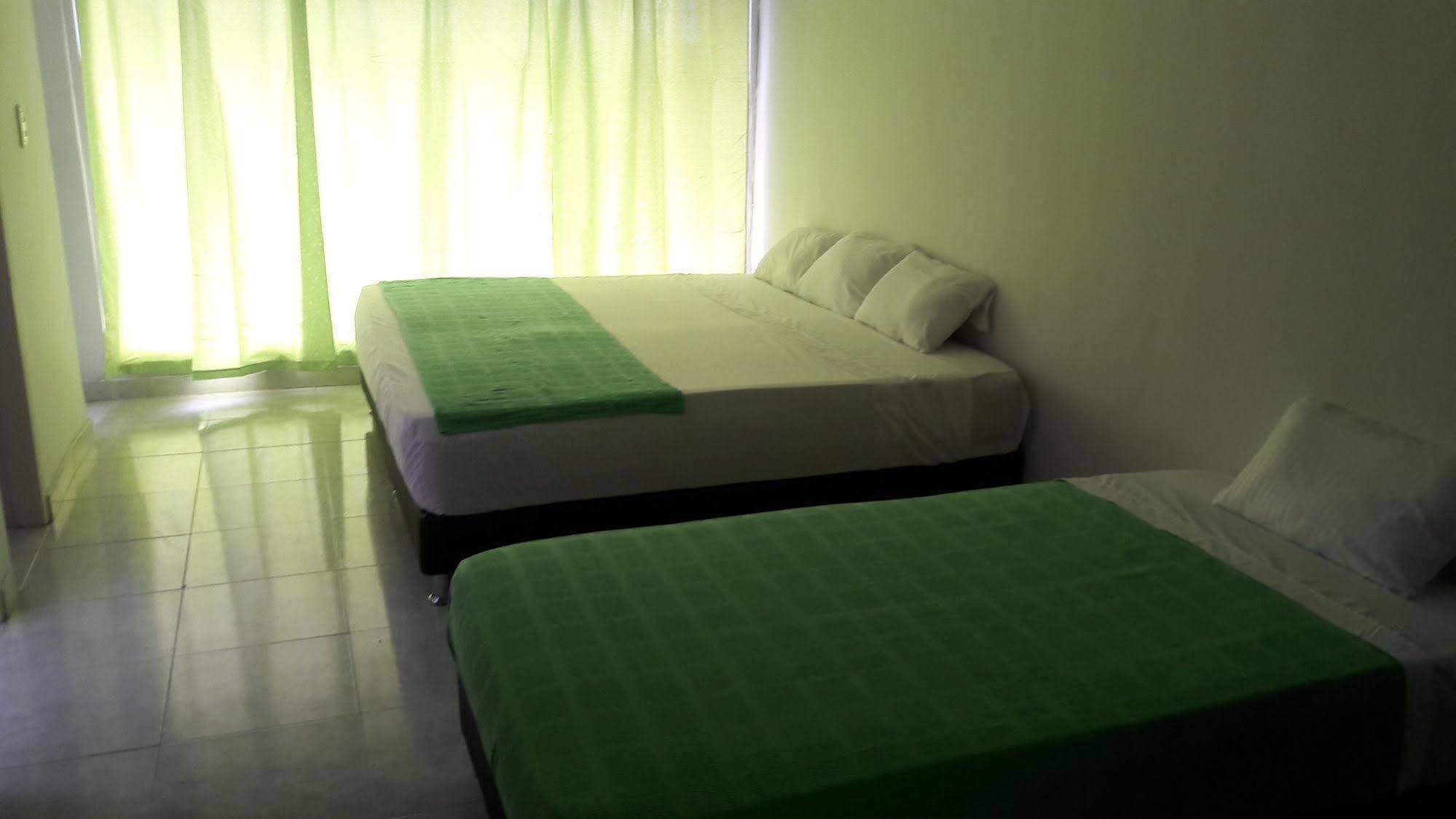 Hostal Deluxe Santander Манисалес Экстерьер фото