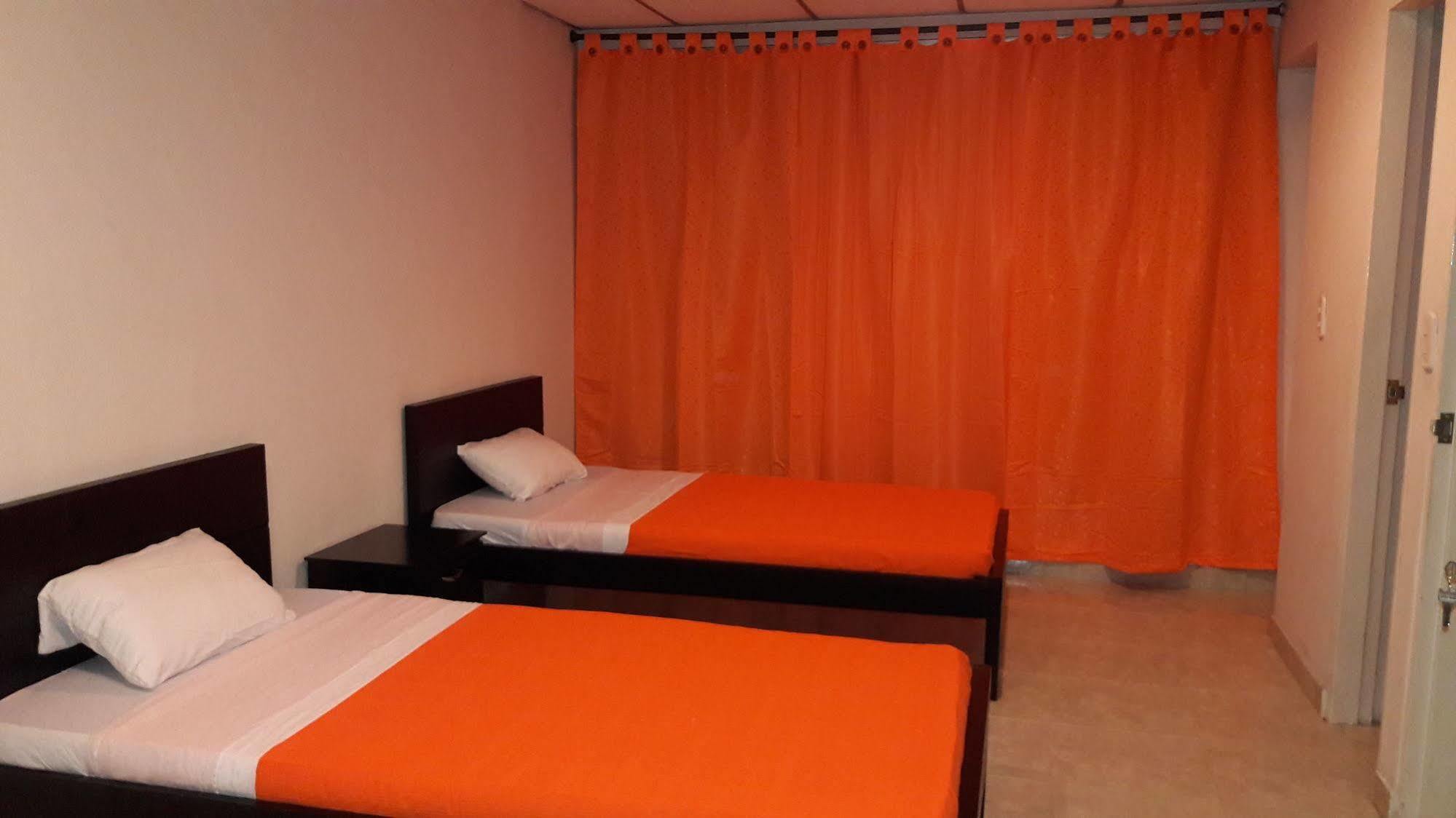 Hostal Deluxe Santander Манисалес Экстерьер фото